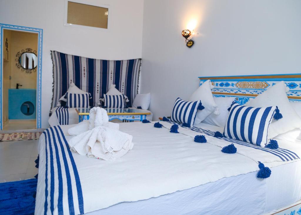 Casa Blue Pearl